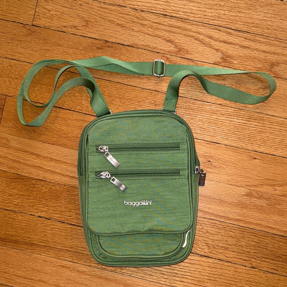 Baggallini Moss Green Crossbody Purse